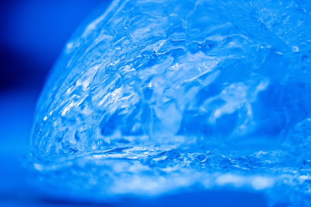 瓷砖美缝剂与环氧彩砂怎么选?河北元迪对比分析耐用性与施工效果